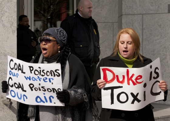 Protest because of Duke ash spill in 2014_Jason Miczek / Greenpeace
